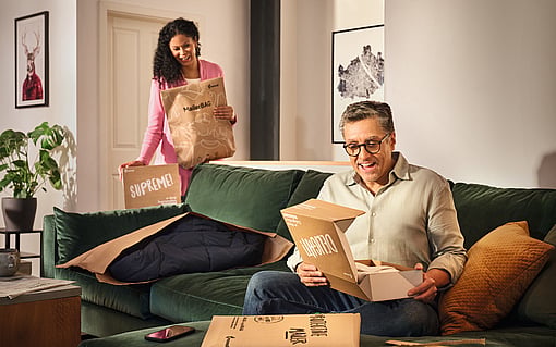 A man and woman are in their living room surrounded by Mondi eCommerce corrugated packaging solutions.